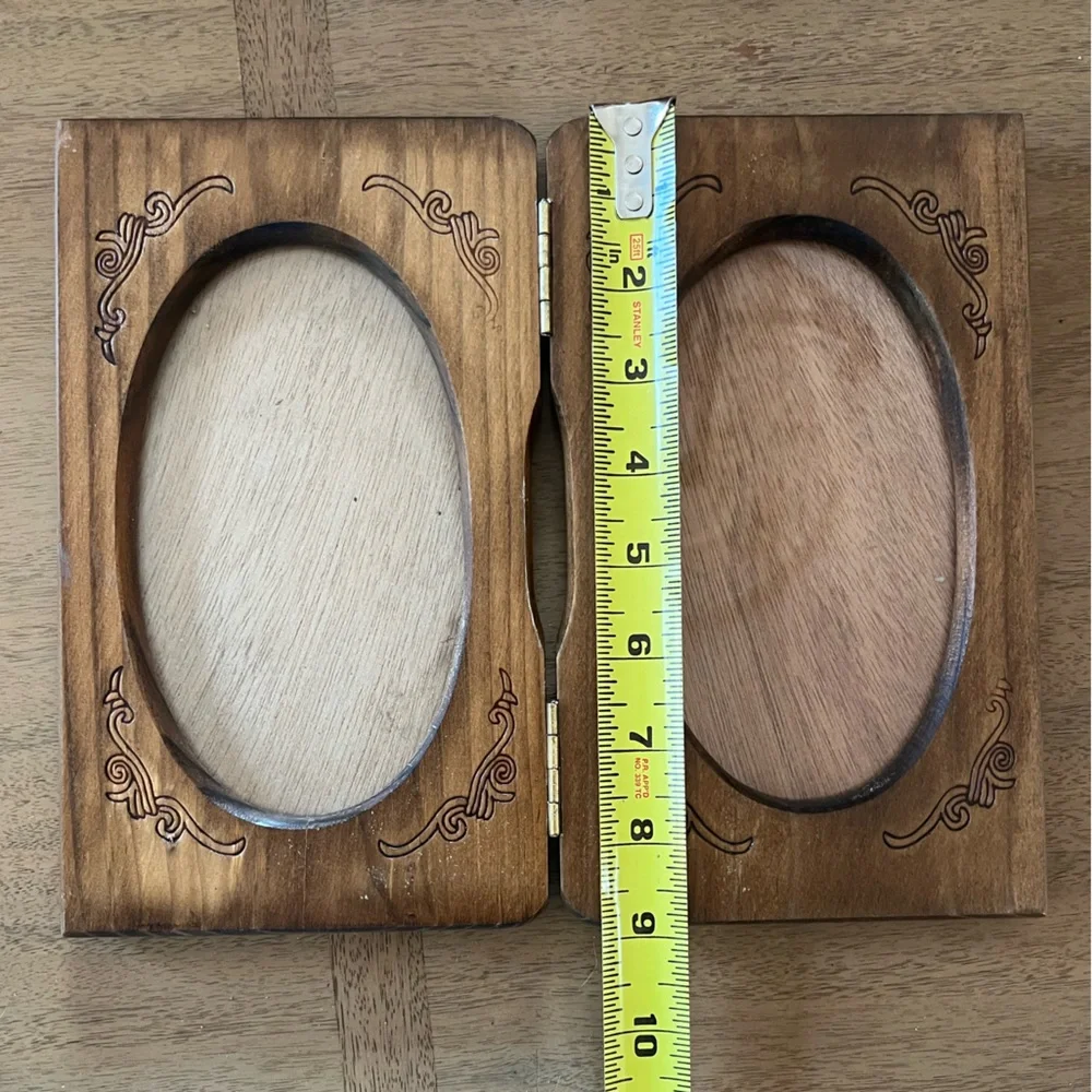 Vintage MCM Hinged Wooden Bi-fold Oval Picture Frame with Etched Carvings - Picture 5 of 5